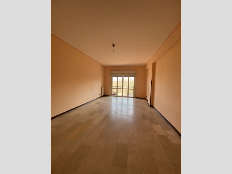 Appartamento in Affitto a Reggio Calabria, 500&euro;, 180 m²