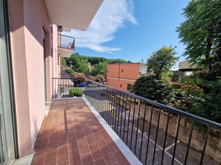 Appartamento in Vendita a Genova, zona Rivarolo, 79'000&euro;, 89 m²