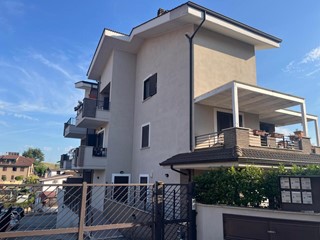 Quadrilocale in Vendita a Fonte Nuova, 187'000&euro;, 90 m²