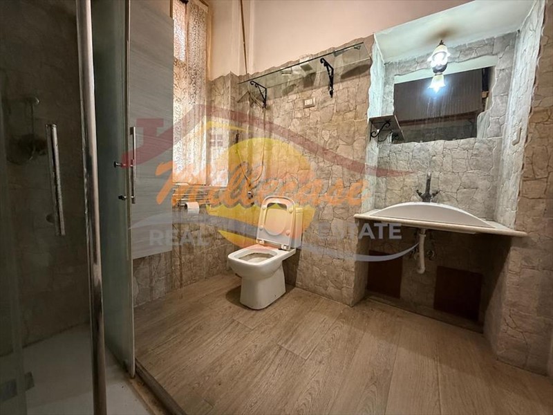 Appartamento in Vendita a Siracusa, zona Grottasanta - Tunisi, 138'000&euro;, 165 m², con Box