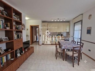 Trilocale in Vendita a Firenze, zona Brozzi, 285'000&euro;, 74 m², con Box