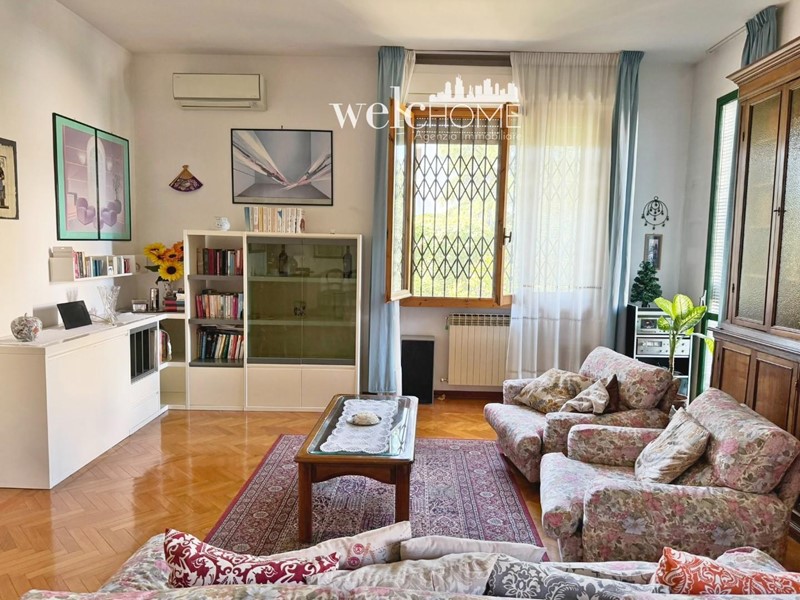 Appartamento in Vendita a Campi Bisenzio, 325'000&euro;, 122 m²