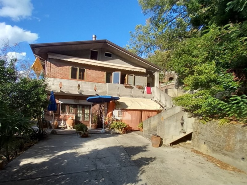 Appartamento in Vendita a Massarosa, 133'731&euro;, 223 m², con Box