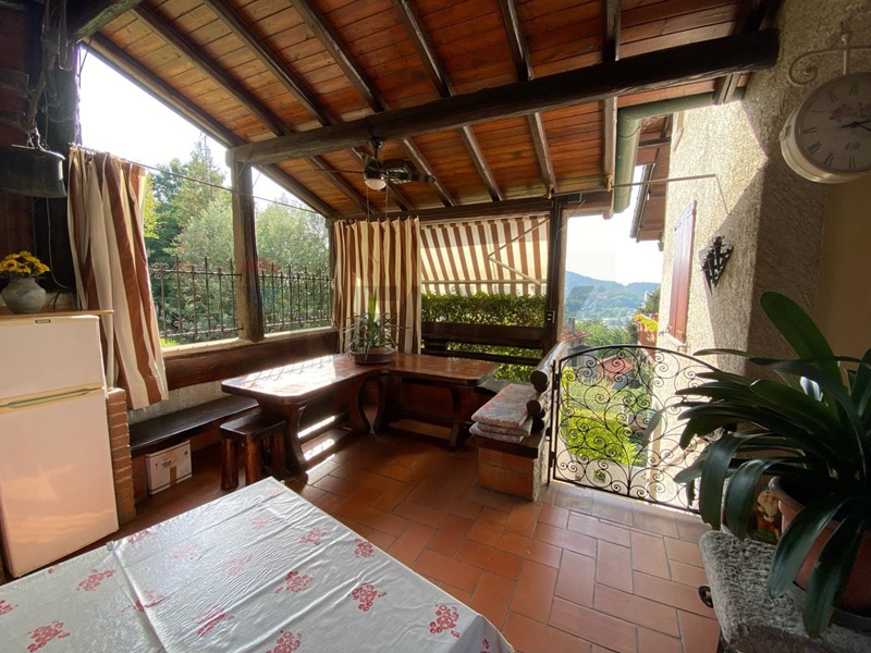 Appartamento in Vendita a Gemonio, 105'000&euro;, 200 m²