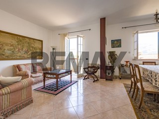 Appartamento in Vendita a Monreale, 135'000&euro;, 152 m²