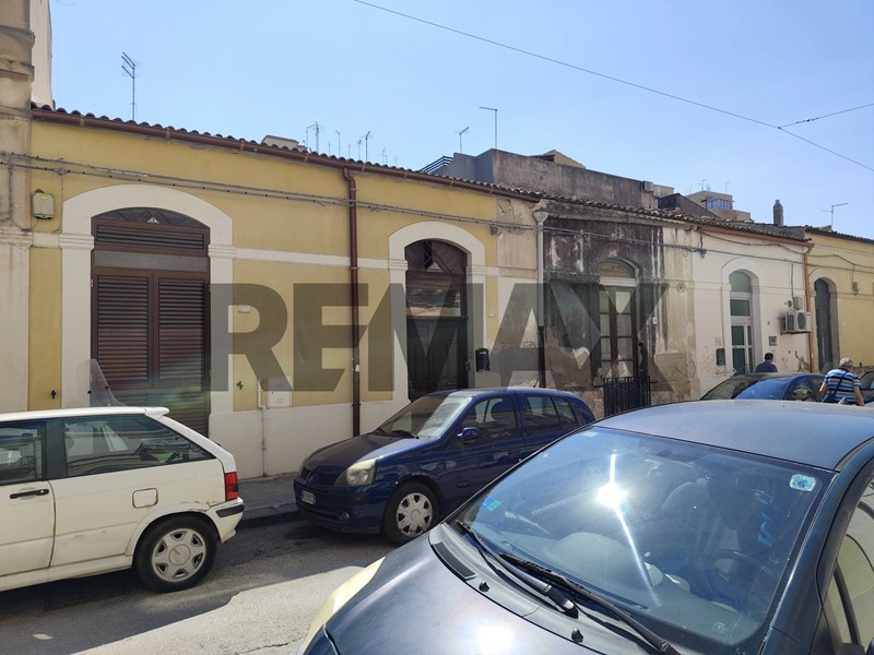 Quadrilocale in Vendita a Siracusa, 80'000&euro;, 120 m²