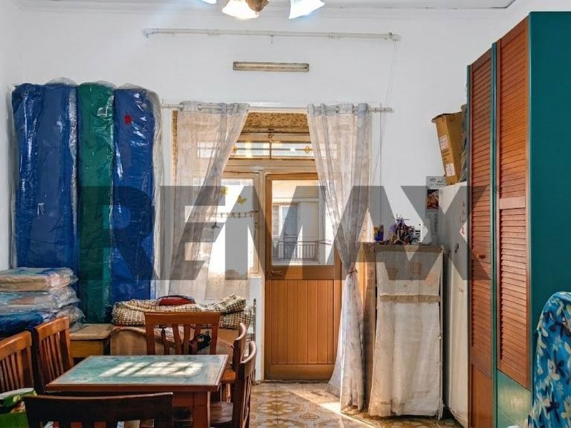Trilocale in Vendita a Napoli, 100'000&euro;, 67 m²