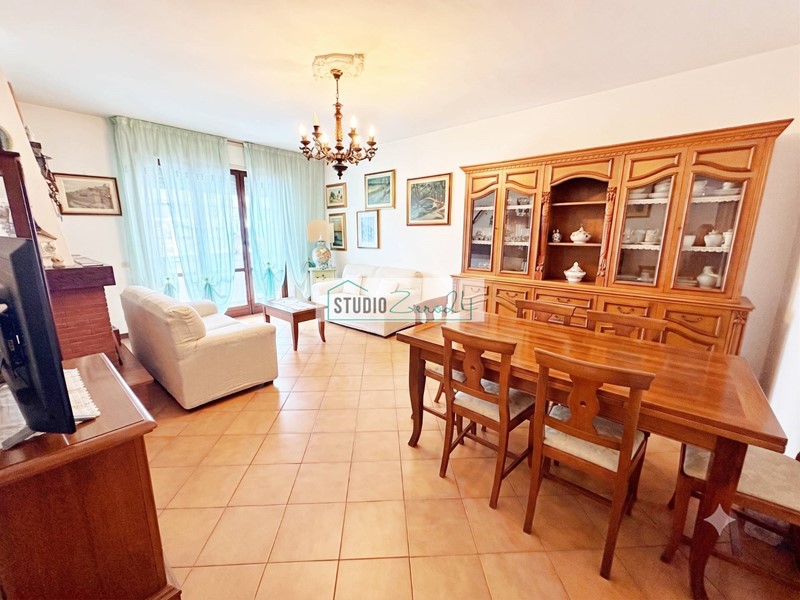 Appartamento in Vendita a Seravezza, 335'000&euro;, 114 m²