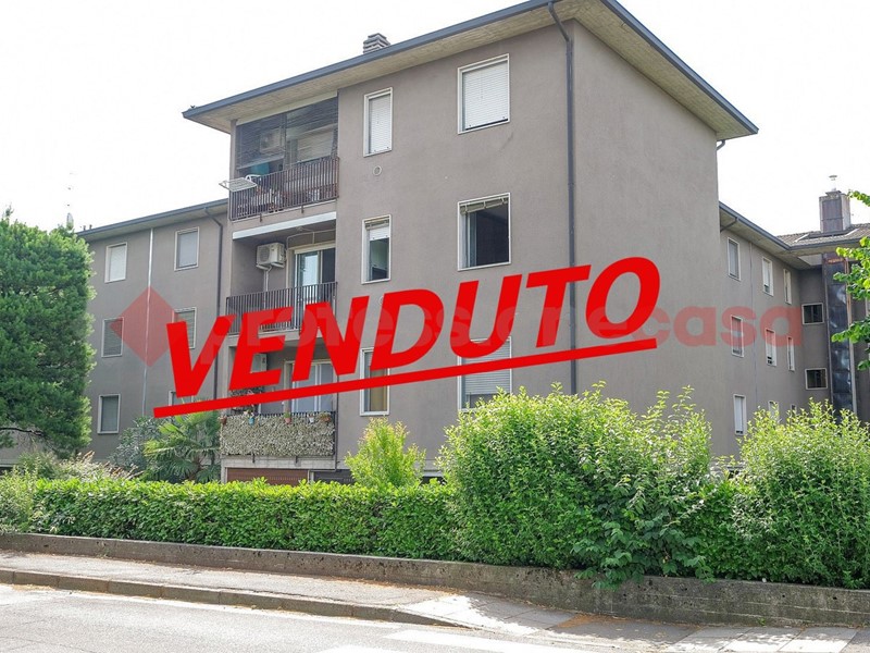 Trilocale in Vendita a Osio Sotto, 83'000&euro;, 82 m², con Box