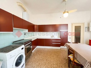 Quadrilocale in Affitto a Verona, 850&euro;, 100 m², arredato