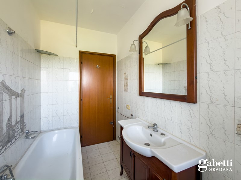 Trilocale in Vendita a Vallefoglia, 85'000&euro;, 109 m², con Box