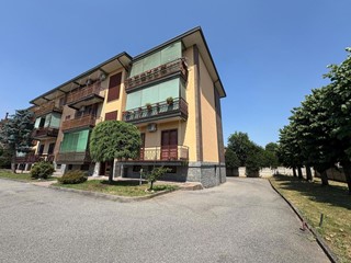 Trilocale in Vendita a Magenta, 148'000&euro;, 97 m², con Box