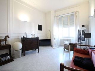 Appartamento in Vendita a Viareggio, 750'000&euro;, 156 m², con Box