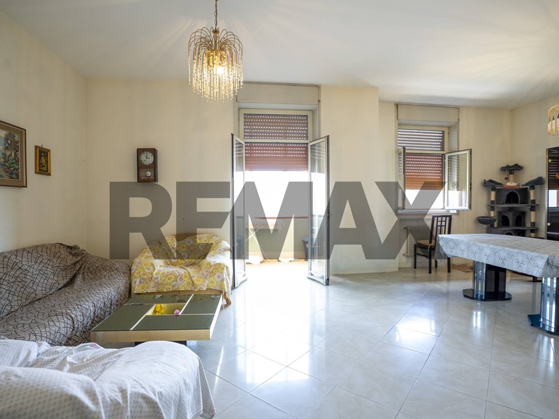 Appartamento in Vendita a Camporotondo Etneo, 74'000&euro;, 120 m²