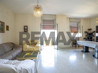 Appartamento in Vendita a Camporotondo Etneo, 74'000&euro;, 120 m²