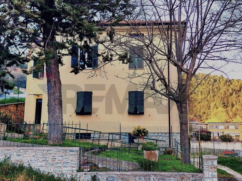 Appartamento in Vendita a Serra San Quirico, 65'000&euro;, 144 m²
