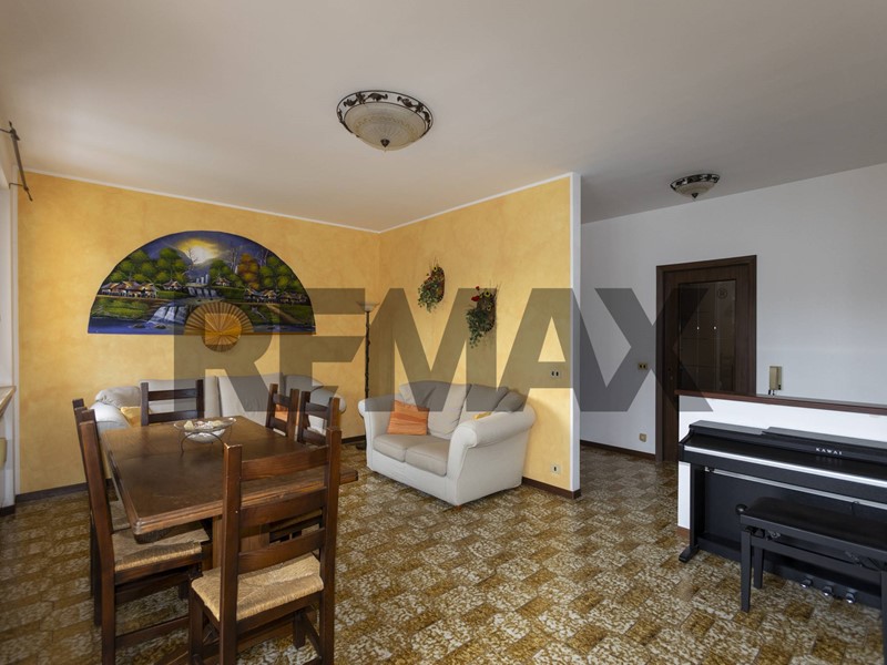 Appartamento in Vendita a Arcevia, 75'000&euro;, 98 m²