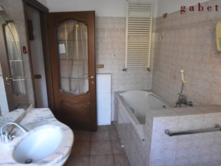 Quadrilocale in Vendita a Vittuone, 169'000&euro;, 138 m²