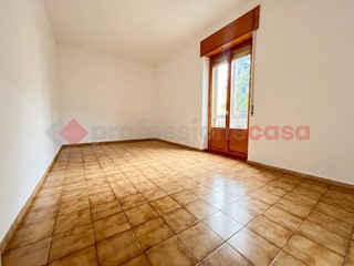 Appartamento in Vendita a Verona, 215'000&euro;, 140 m²