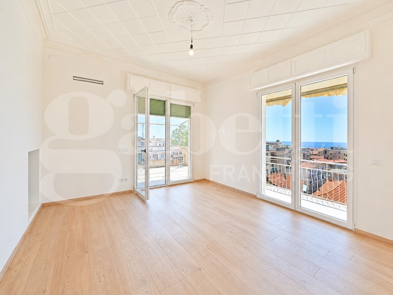 Attico in Vendita a Sanremo, 650'000&euro;, 110 m²