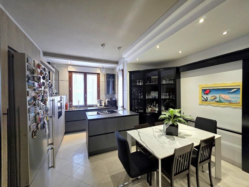 Appartamento in Vendita a Castelfranco di Sotto, 165'000&euro;, 95 m², arredato, con Box