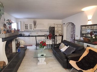 Bilocale in Vendita a Barga, zona Ponte All'ania, 55'000&euro;, 70 m², arredato