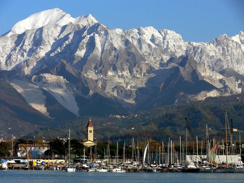 Attico in Vendita a Carrara, zona Marina di Carrara, 390'000&euro;, 167 m², con Box