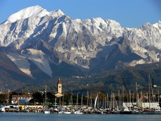Attico in Vendita a Carrara, zona Marina di Carrara, 390'000&euro;, 167 m², con Box
