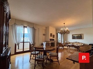 Appartamento in Vendita a Caserta, 345'000&euro;, 150 m²