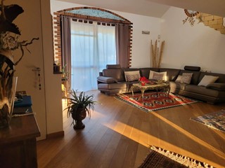 Appartamento in Vendita a Mesero, 385'000&euro;, 230 m²