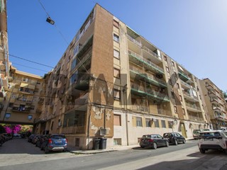 Appartamento in Vendita a Siracusa, 135'000&euro;, 163 m²