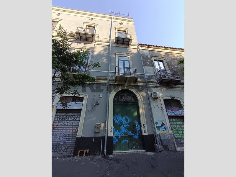 Appartamento in Affitto a Catania, 700&euro;, 115 m²