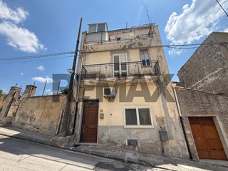 Quadrilocale in Vendita a Buscemi, 30'000&euro;, 100 m²