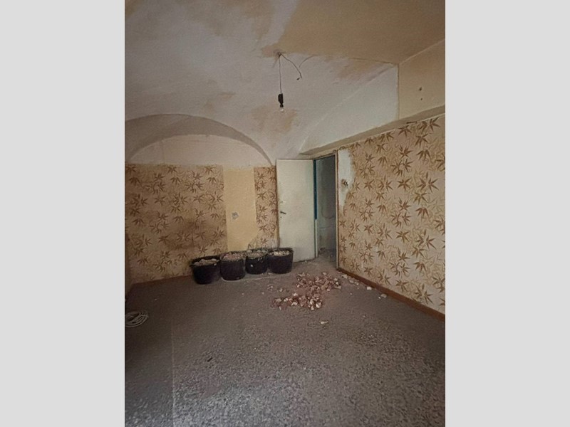 Trilocale in Vendita a Genova, 85'000&euro;, 65 m²