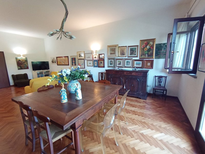 Appartamento in Vendita a Pontedera, 320'000&euro;, 160 m²