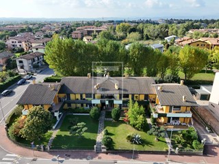 Quadrilocale in Vendita a Sirmione, 415'000&euro;, 123 m²