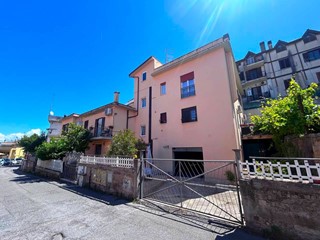 Quadrilocale in Vendita a Castelnuovo di Porto, 139'000&euro;, 115 m², con Box