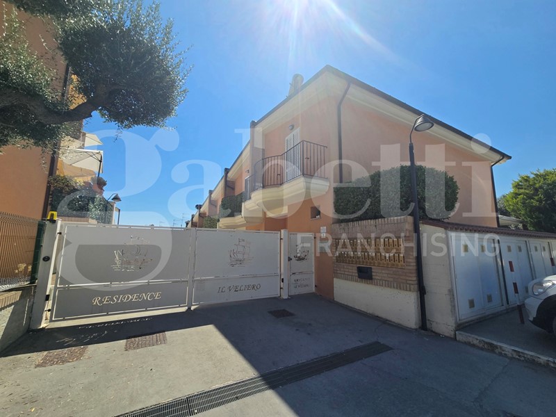 Trilocale in Vendita a Tortoreto, 149'000&euro;, 90 m², arredato, con Box