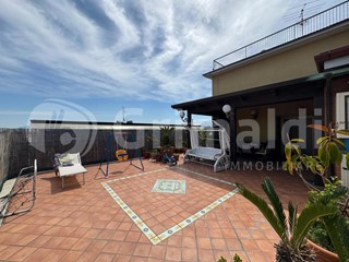 Appartamento in Vendita a Grumo Nevano, 380'000&euro;, 277 m², con Box