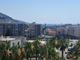 Bilocale in Vendita a Taggia, zona Arma Di Taggia, 199'000&euro;, 50 m², arredato