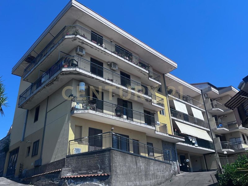 Trilocale in Vendita a Aci Catena, 119'000&euro;, 123 m², con Box