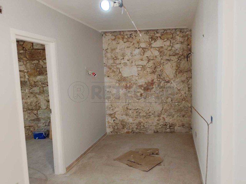 Quadrilocale in Vendita a Siracusa, 95'000&euro;, 73 m², arredato
