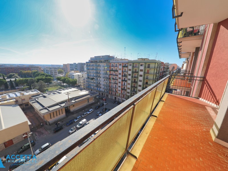 Trilocale in Vendita a Taranto, zona Rione Italia - Montegranaro, 79'000&euro;, 114 m²