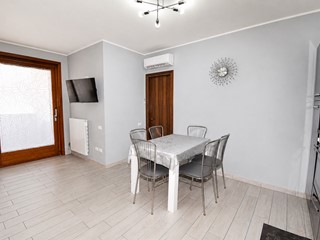 Appartamento in Vendita a Arzignano, 135'000&euro;, 70 m², con Box