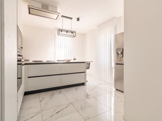 Appartamento in Vendita a Carmignano di Brenta, 285'000&euro;, 175 m², arredato, con Box
