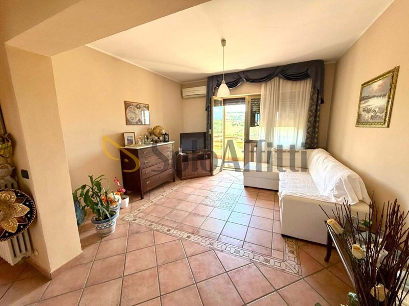 Quadrilocale in Affitto a Roseto degli Abruzzi, zona Cologna Paese, 600&euro;, 100 m²