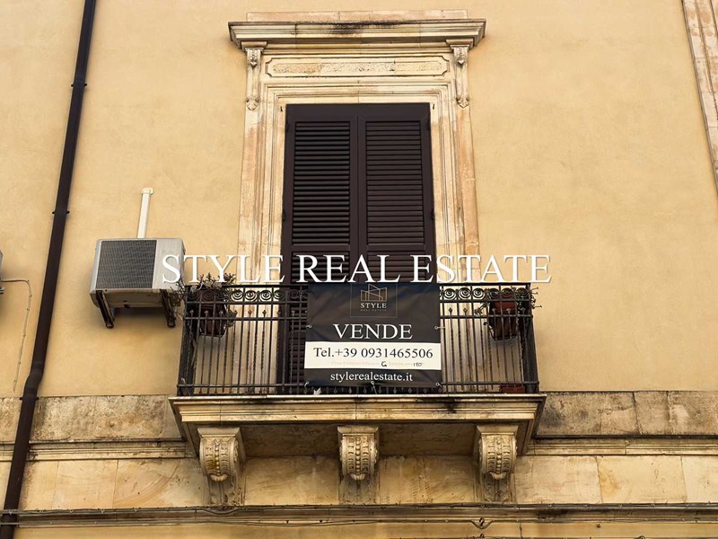 Appartamento in Vendita a Siracusa, zona UMBERTINA, 223'000&euro;, 147 m²