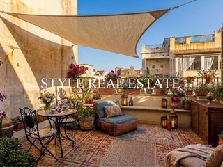 Appartamento in Vendita a Siracusa, zona ORTIGIA VIA DELLE MAESRANZE, 750'000&euro;, 201 m²