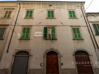 Appartamento in Vendita a Pontremoli, 228'000&euro;, 306 m²