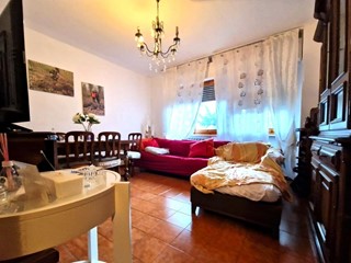 Quadrilocale in Vendita a Casole d'Elsa, 150'000&euro;, 97 m², con Box